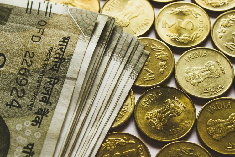 美元/印度卢比：将在2023年持稳并走低，年底料触及81.50 - 德国商业银行